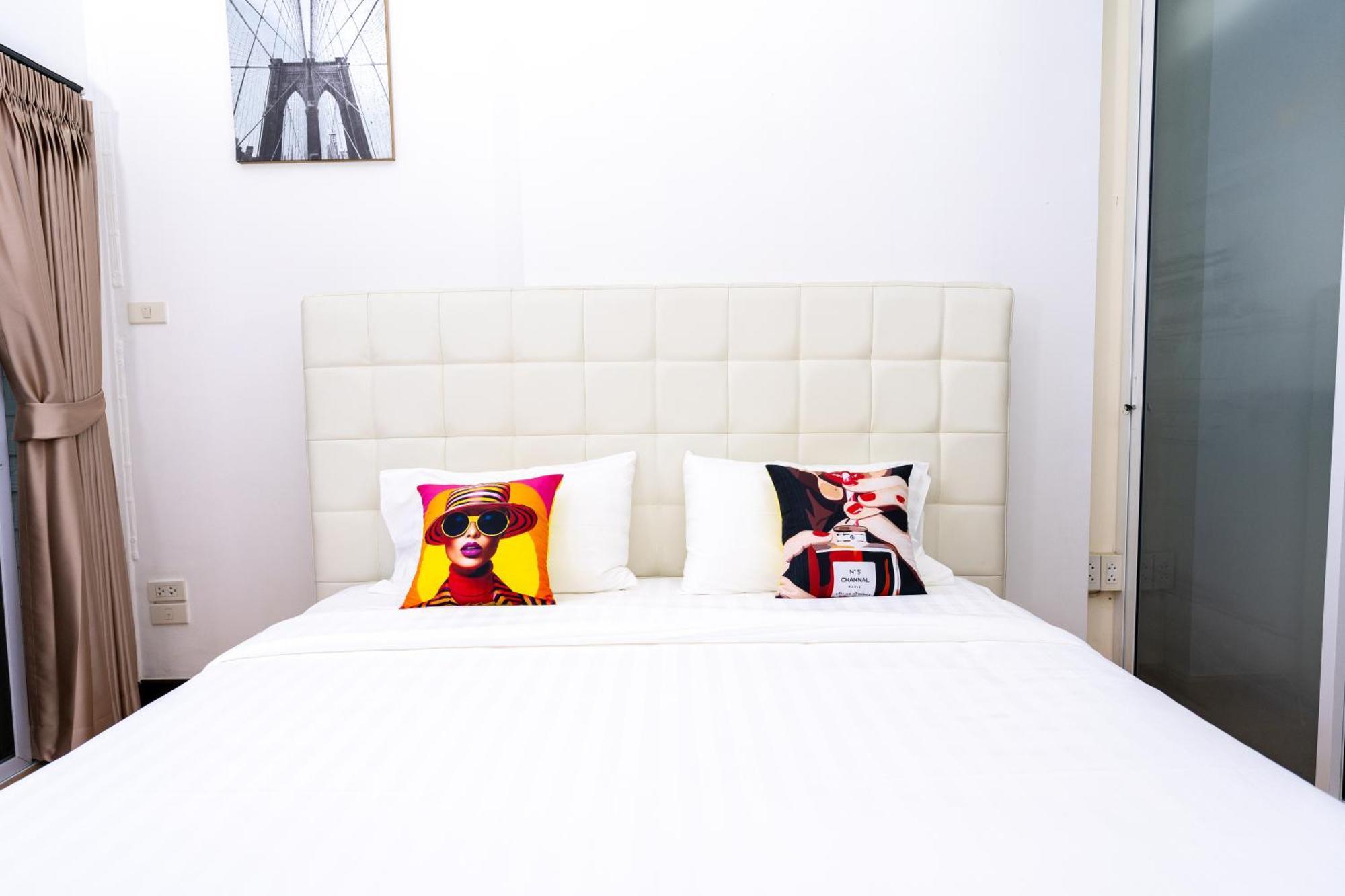The Gallery Phayathai Guest house *